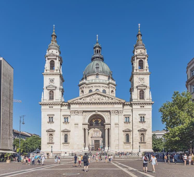Quiet Rooms In The Bustling City Center Budapest Exterior photo